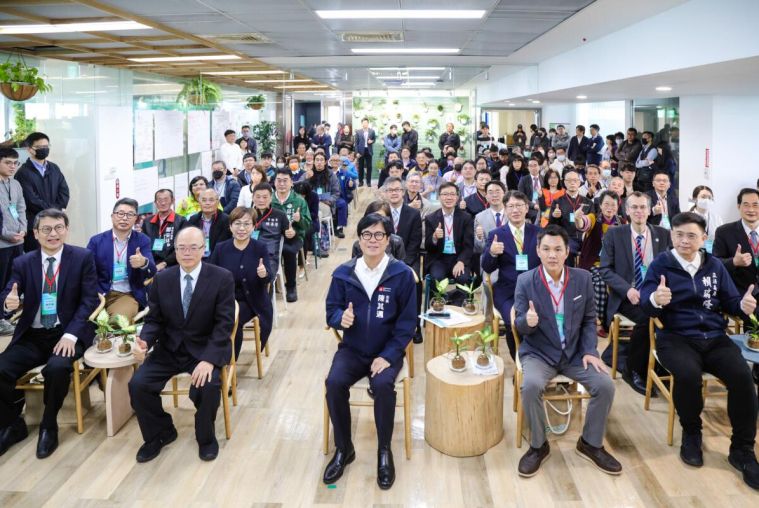 出席南方淨零倡議論壇暨展覽 陳其邁：結合企業之力 落實減碳維持城市環境力